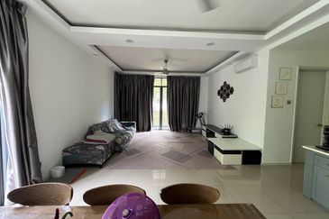 Summerglades, Perdana Lakeview West