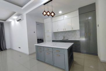 Summerglades, Perdana Lakeview West