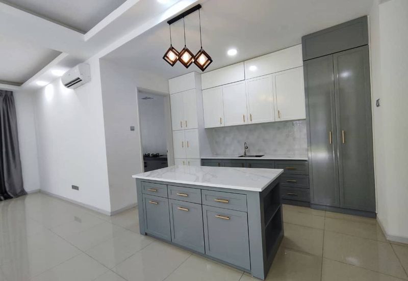 Summerglades, Perdana Lakeview West