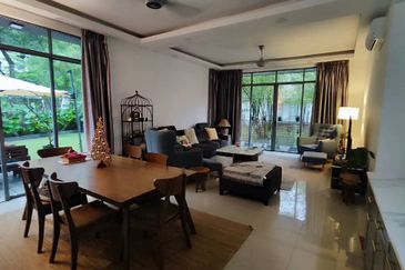 Summerglades, Perdana Lakeview West