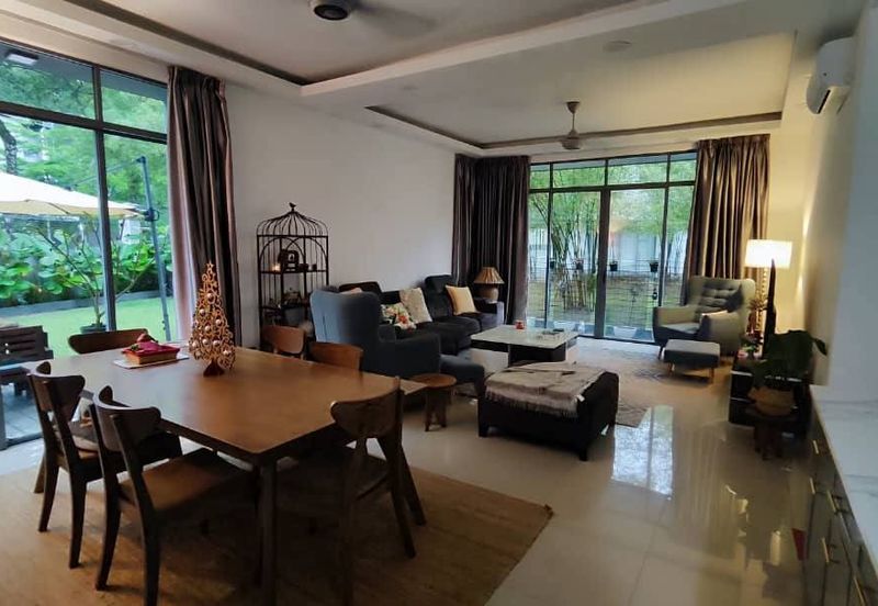 Summerglades, Perdana Lakeview West