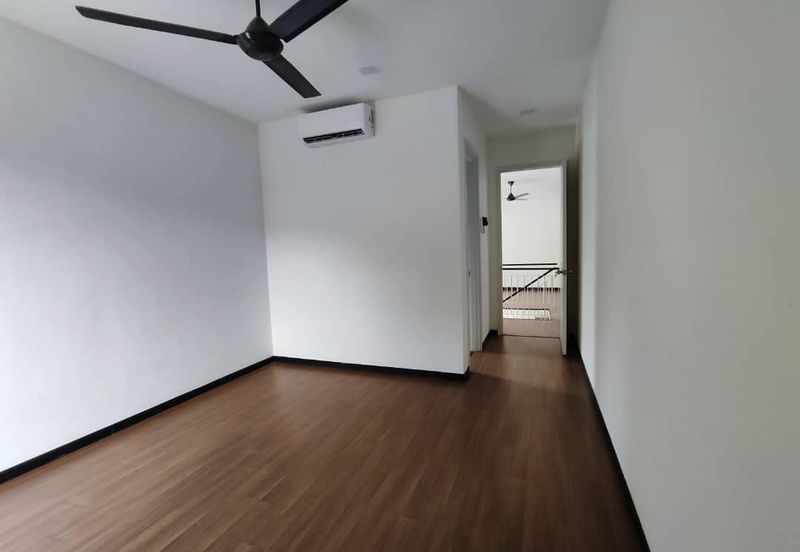 Summerglades, Perdana Lakeview West