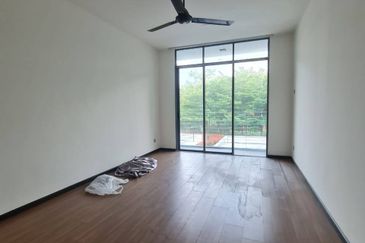 Summerglades, Perdana Lakeview West