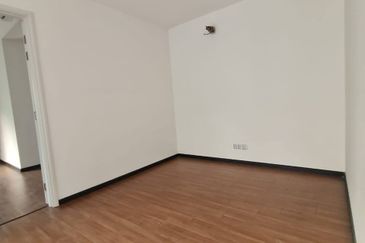 Summerglades, Perdana Lakeview West