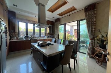 Perdana Lakeview East