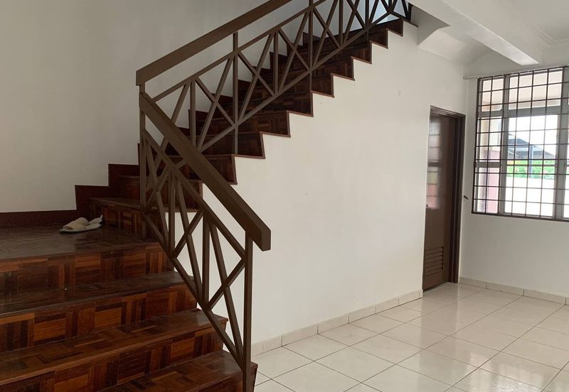 Berbaloi!! 1.5 Storey Semi-D Bandar Puncak Alam 