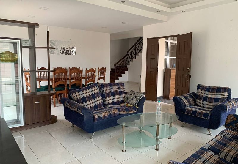 Berbaloi!! 1.5 Storey Semi-D Bandar Puncak Alam 