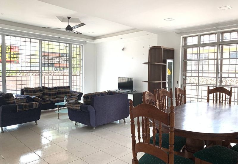 Berbaloi!! 1.5 Storey Semi-D Bandar Puncak Alam 