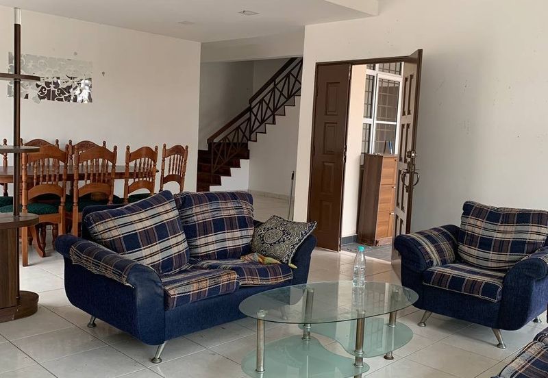 Berbaloi!! 1.5 Storey Semi-D Bandar Puncak Alam 