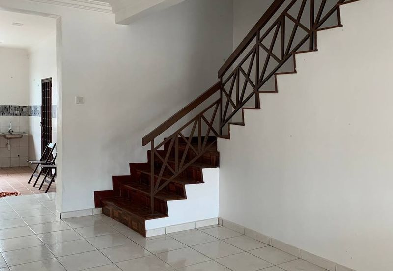 Berbaloi!! 1.5 Storey Semi-D Bandar Puncak Alam 