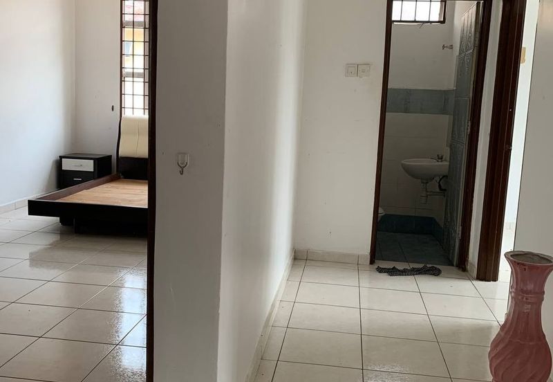 Berbaloi!! 1.5 Storey Semi-D Bandar Puncak Alam 