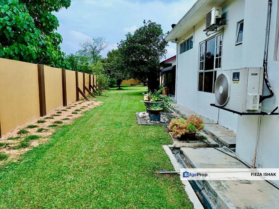 Bungalow with POOL Kg Kubu Gajah Sg Buloh, Selangor, Sungai Buloh