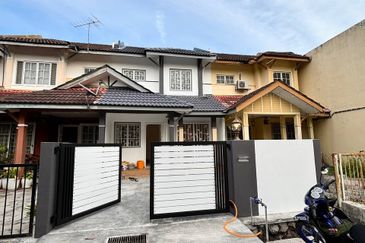 Persiaran Puncak Alam 1 