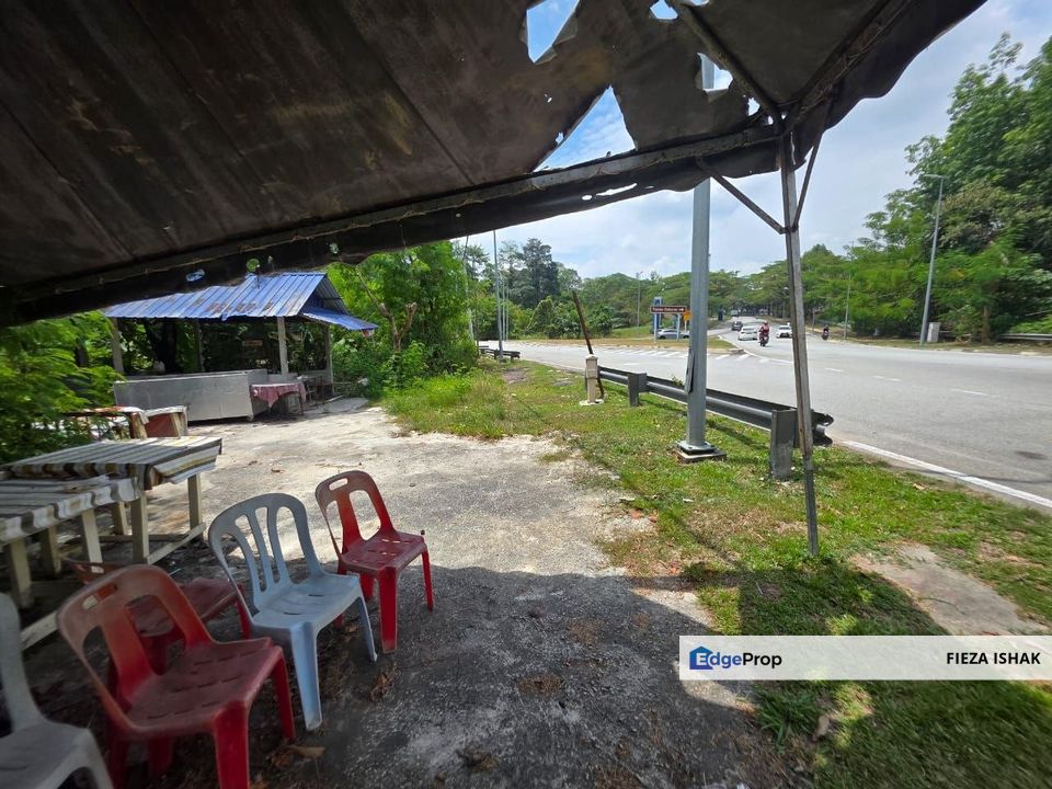 Tanah Lot di Dengkil Selangor berdekatan Putrajaya, Selangor, Sepang