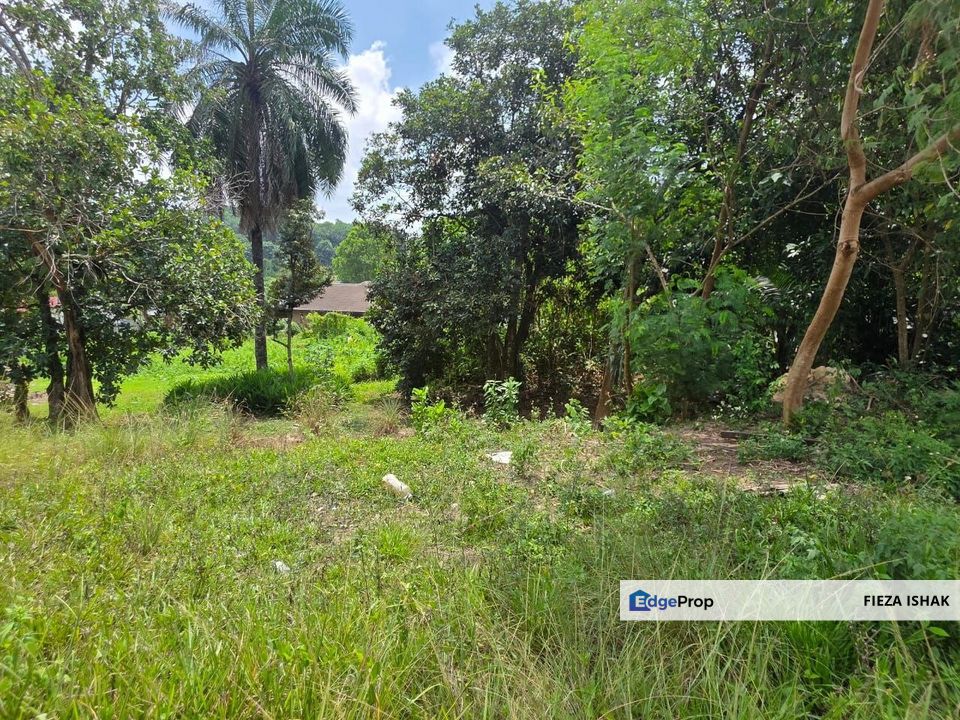 Tanah Lot di Dengkil Selangor berdekatan Putrajaya, Selangor, Sepang