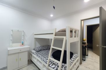 Persiaran Puncak Alam 1 