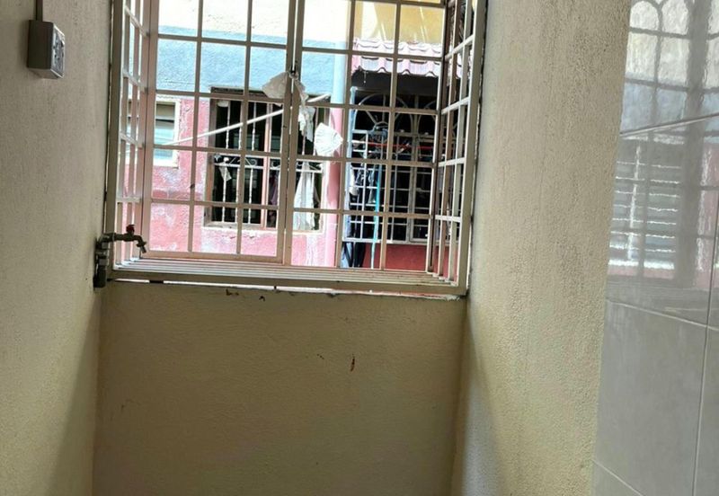 Medium Cost Flat in PKNS Seksyen 7, Shah Alam For Sale