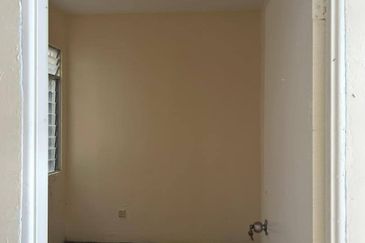 SHOP APARTMENT Taman Saujana Puchong, Selangor For Sale