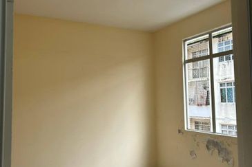 SHOP APARTMENT Taman Saujana Puchong, Selangor For Sale