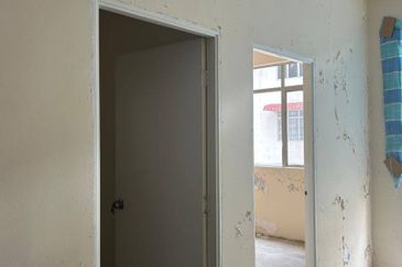 SHOP APARTMENT Taman Saujana Puchong, Selangor For Sale