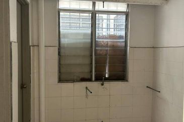 SHOP APARTMENT Taman Saujana Puchong, Selangor For Sale