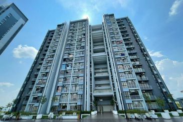 reen Park Residence Contemporary Living Surrounded by Nature Good Buy