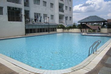 Luxury 4k sq ft penthouse living at Greenpark Condominium, KL Good buy