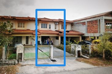 Comfortable family living at Taman Desa Puteri, Rawang. Worth buying