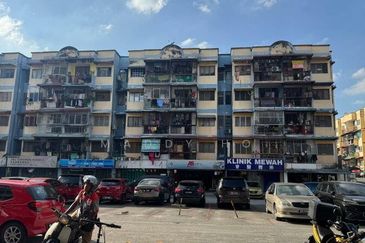 Pandan Mewah walk-up 1st-floor shop apartment in prime Ampang Good buy