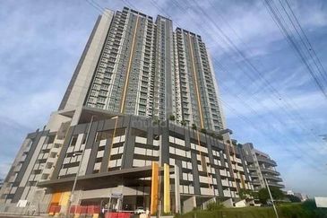 Nikka City Sentral almost new unit in vibrant Sri Permaisuri. Good buy