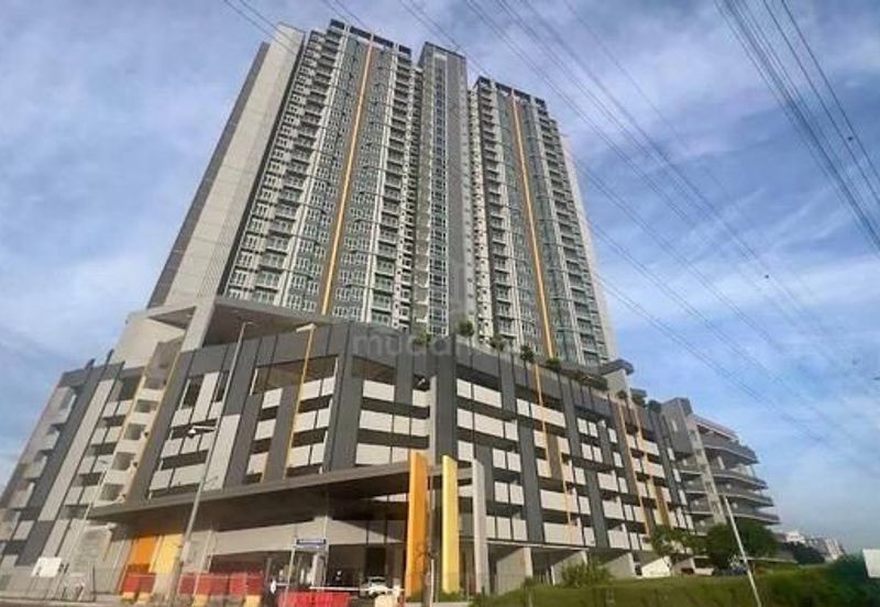 Nikka City Sentral almost new unit in vibrant Sri Permaisuri. Good buy