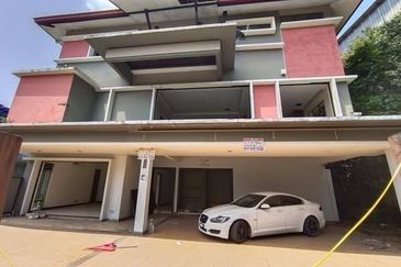 Taman Yarl bungalow at 50% below market, premium deal. Very rare find