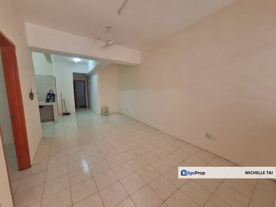 Pusat Hentian Kajang 2nd floor walkup apartment Good buy Save rm20,000, Selangor, Kajang