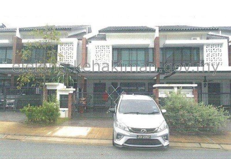 Beautiful house at Elmina fully renovated rm761400. Savings rm198,600