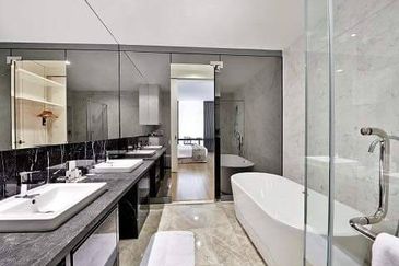 Face Platinum Suites