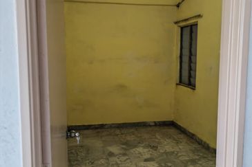 Kelana Idaman Shop Apartment