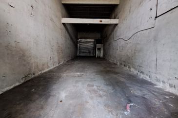 Single storey factory @ Subang 2 for Rent