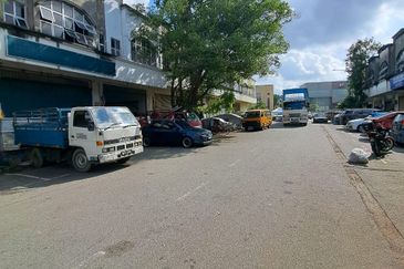 Single storey factory @ Subang 2 for Rent