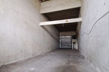 Single storey factory @ Subang 2 for Rent