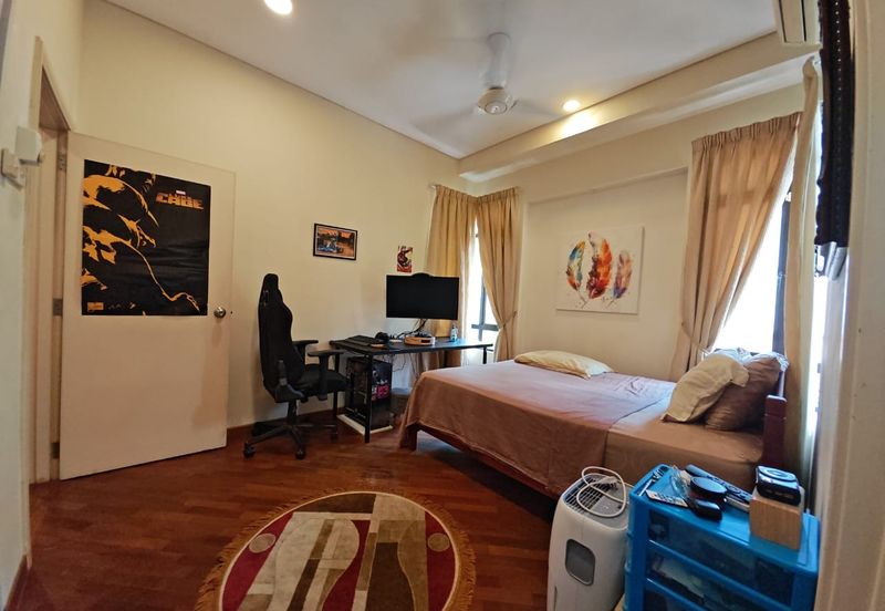 Glenmarie Cove Residence