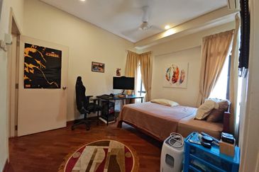 Glenmarie Cove Residence