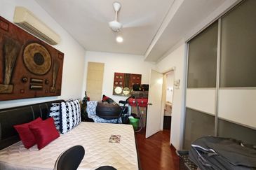 Glenmarie Cove Residence