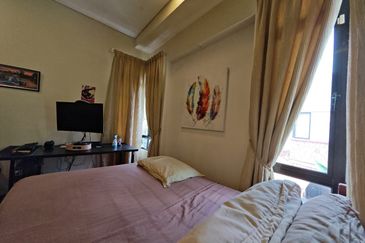 Glenmarie Cove Residence