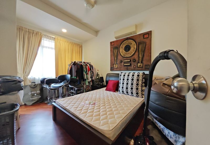 Glenmarie Cove Residence