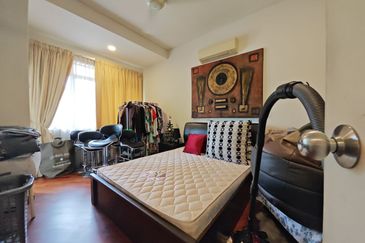 Glenmarie Cove Residence