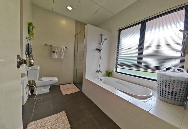 Glenmarie Cove Residence