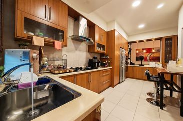 Glenmarie Cove Residence