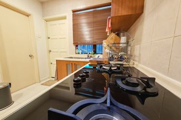 Glenmarie Cove Residence