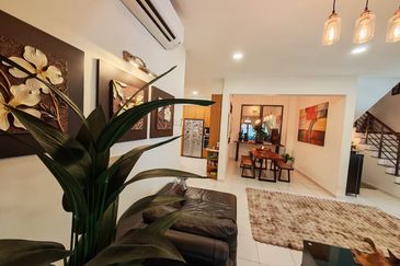 Glenmarie Cove Residence