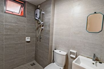 Adria Residence @ Gravit8